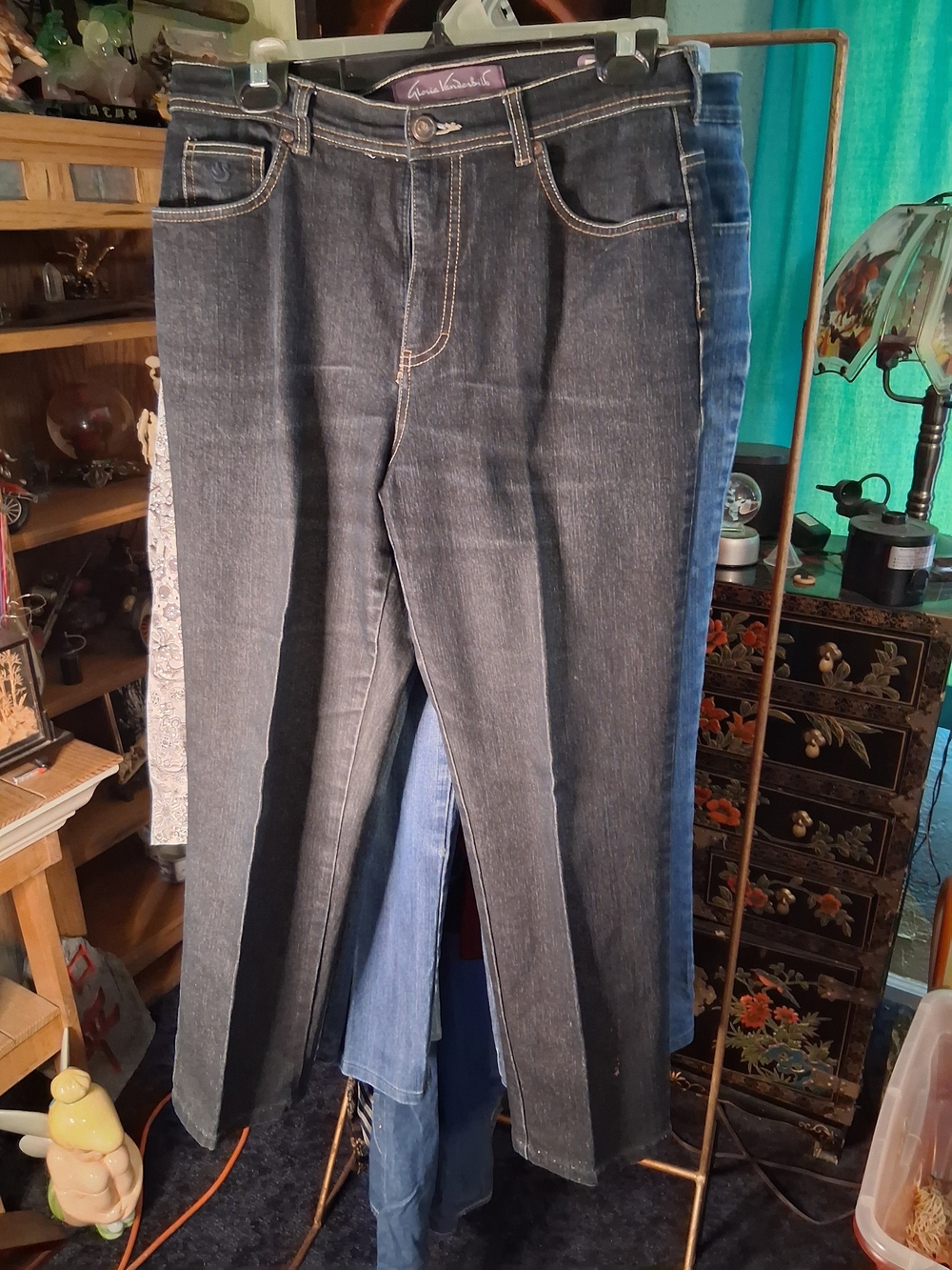Gloria Vanderbilt Straight Leg Jeans in Dark Gray Wash